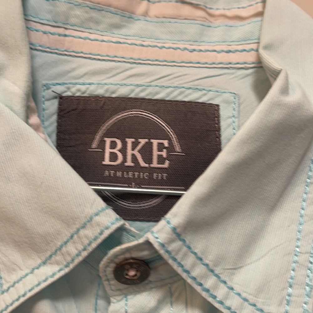 Button down - Picture 3 of 4